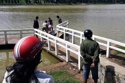 Thi thể nam giới dưới hồ Xuân Hương Đà Lạt