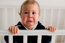 Để bé bớt quấy khóc khi mẹ vắng nhà