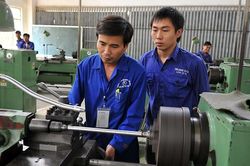 Tăng tuổi nghỉ hưu, lao động trẻ có bị 'chiếm chỗ'?