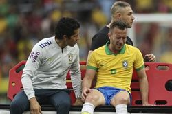 Brazil thêm chiến thắng, thêm chấn thương