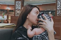 Xúc động tâm thư mẹ đơn thân Trà Ngọc Hằng gửi con gái