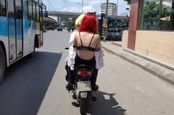Giữa trời nóng 40 độ C, cô gái ăn mặc thiếu vải khiến dân tình 'hú hồn'