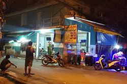 Một người bị chém ngang cổ, gục trong quán nhậu