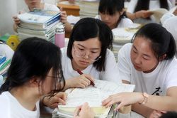 Điểm mới trong kì thi khốc liệt nhất thế giới, đề tự luận ấn tượng