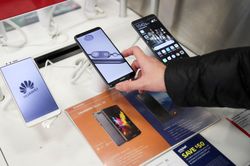 Quản lý ngân sách Nhà Trắng kêu gọi đình hoãn lệnh cấm Huawei