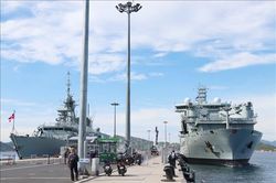 Hai tàu Hải quân Hoàng gia Canada thăm Việt Nam