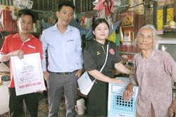 Tặng 30 quạt hơi nước cho người nghèo