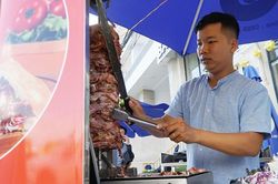 Từ xe bánh mì vỉa hè tới ông chủ thương hiệu hơn trăm cửa hàng