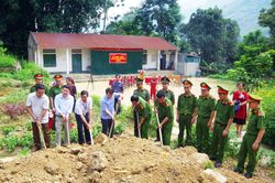 Thắp sáng ước mơ cho các em học sinh Quản Bạ