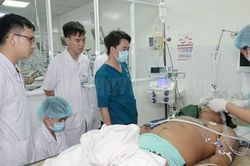 Sức khỏe 2 ngư dân được trực thăng đưa về từ Trường Sa thế nào?