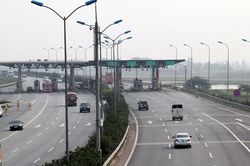 Hà Nội: Chủ động dán thẻ thu phí và sử dụng dịch vụ thu phí tự động không dừng