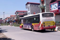 Bất cập điểm dừng xe buýt tại xã Tô Hiệu