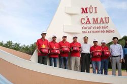Một triệu lá cờ Tổ quốc cùng ngư dân bám biển: Nên đưa chương trình đến nhiều nơi