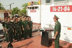 Vượt khó trên những con tàu