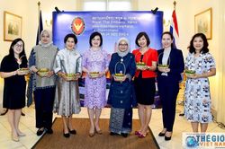 Nhóm Phụ nữ Cộng đồng ASEAN tham gia làm món ăn Cung đình Thái Lan