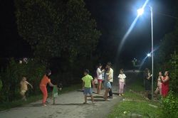 Nhân rộng hình 'Thắp sáng đường quê' tại huyện Nam Đông