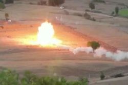 Dân Iran bắn tên lửa giả phá mô hình Nhà Trắng, tàu chiến Mỹ