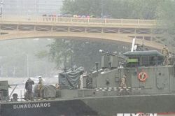 Hungary bắt đầu trục vớt du thuyền bị đắm trên sông Danube