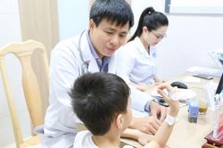 Dinh dưỡng cho trẻ khi nắng nóng kéo dài