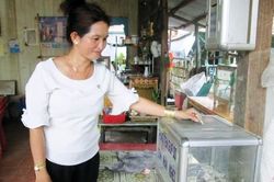 Đầy ắp tình sẻ chia với thùng quỹ 'dân lập' vì người nghèo