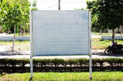 Cần thay mới các bảng nội quy công viên
