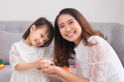 Bố mẹ nên cho con ăn gì trong ngày trời nắng nóng, oi bức?