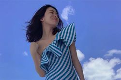Xa Thi Mạn khoe ảnh diện áo tắm ở tuổi 44