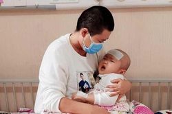 Mẹ kế cắt tóc, bán nhà vào viện chăm con chồng
