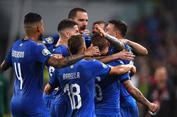 VIDEO Italy 2-1 Bosnia & Herzegovina: 'Siêu phẩm' sút xa của Insigne gây sốt
