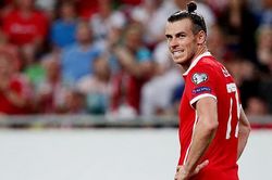 CĐV ngán ngẩm với pha bỏ lỡ cơ hội ghi bàn của Gareth Bale ở khoảng cách 3m