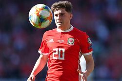 CĐV MU phát cuồng trước pha đi bóng tốc độ của tân binh Daniel James