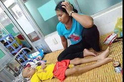 Người cha nghèo sợ con thành ma rừng vì hết tiền chữa bệnh