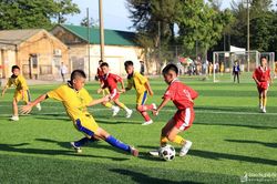 Nhi đồng Nghi Lộc và Hoàng Mai tạo 'mưa bàn thắng' ngày ra quân