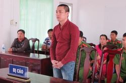 Ở tù vì sử dụng tiền giả