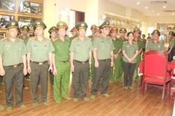 Báo công dâng Bác tại khu lưu niệm Sáu điều Bác Hồ dạy CAND