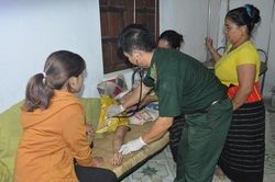 Cứu sống người phụ nữ giận chồng ăn lá ngón tự tử