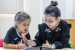 'Không vào trường quốc tế học phí nửa tỷ, con tôi vẫn thành giáo sư'