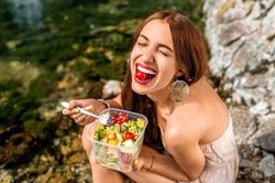 Cấm ăn sạch bát và 7 điều tối kỵ khi ăn uống trên thế giới
