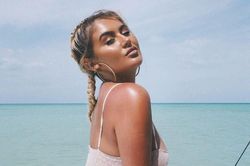 Từ cô gái nghèo đến beauty blogger kiếm hàng nghìn bảng/ngày