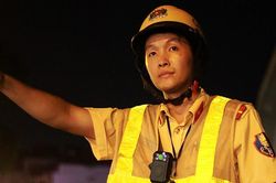 CSGT được trang bị camera gắn ngực khi tuần tra, xử lý vi phạm