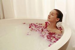 Những điều không nên làm khi tắm ngày nắng nóng để tránh đột tử