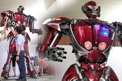 Nhóm 9x Hà Nội đi xin phế liệu xe máy làm robot khổng lồ