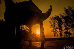 Ngắm bình minh tuyệt đẹp từ ngôi đền hàng trăm năm tuổi ở Quỳnh Lưu