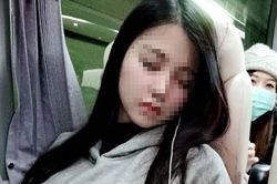 Cảm thấy điều bất thường trên mặt, cô gái tỉnh dậy và phát hiện sự thật hãi hùng