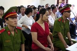 Cho rằng vợ bị oan sai, chồng Hoa hậu Quý bà gửi đơn kêu cứu