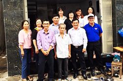 Bàn giao nhà Đại đoàn kết cho hộ nghèo