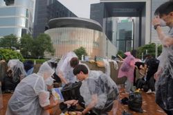Hong Kong đóng cửa các văn phòng chính phủ, thắt chặt an ninh sau bạo động