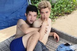 Lộ ảnh Công Phượng 'ôm ấp trai lạ' khiến CĐM hết hồn