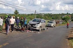 Ô tô đâm xe máy, hai học sinh lớp 9 nguy kịch