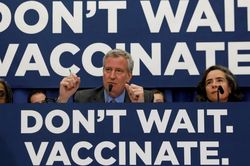Mỹ: New York 'quyết chiến' với phong trào tẩy chay vaccine